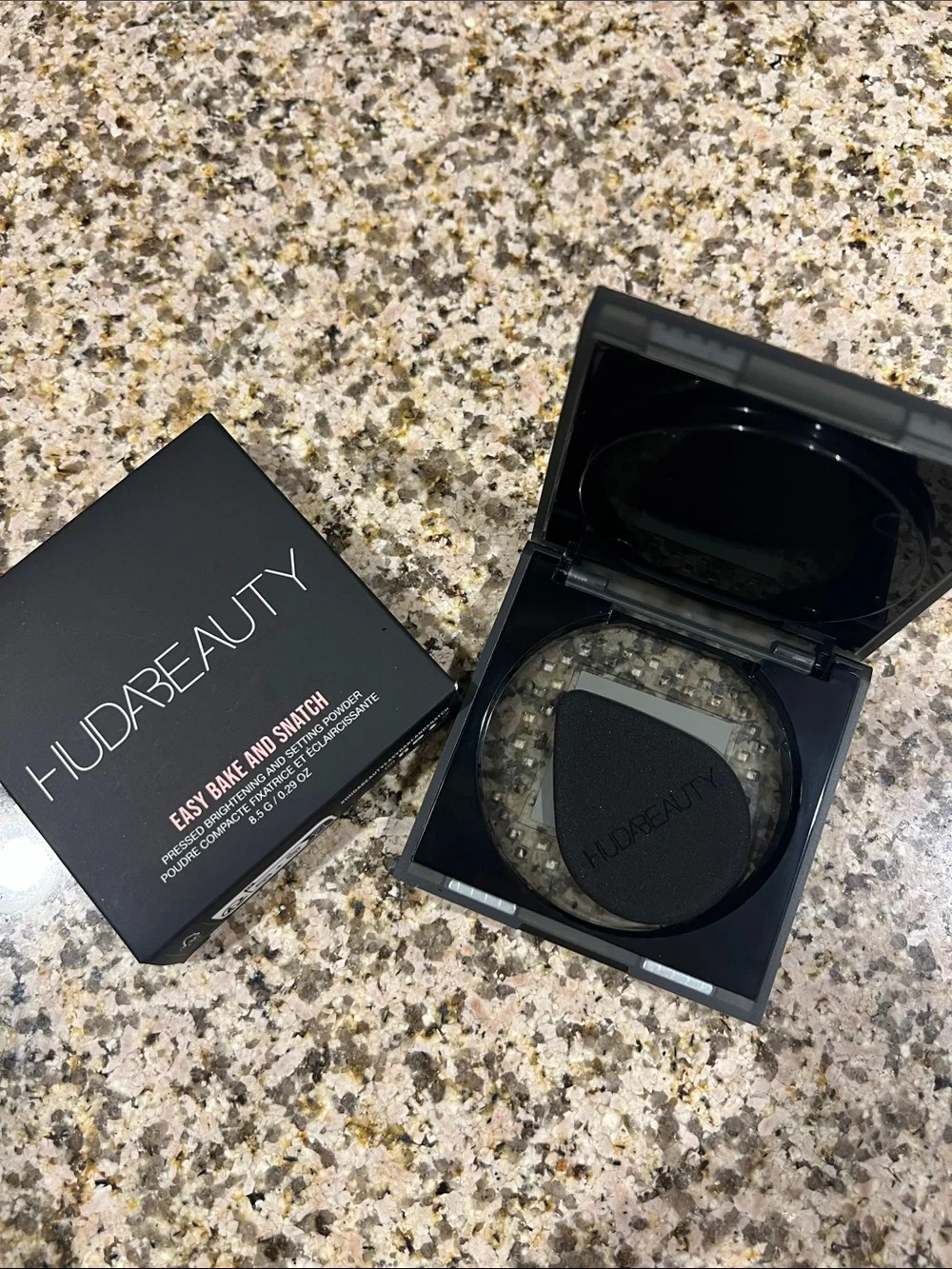 HUDA BEAUTY Easy Bake Setting Powder - Warm Beige